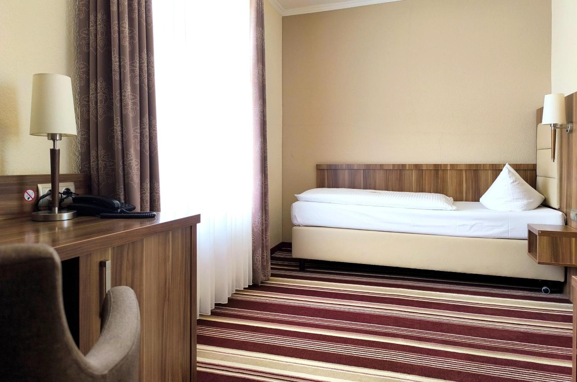 Hotel Burgas Stassfurt Εξωτερικό φωτογραφία