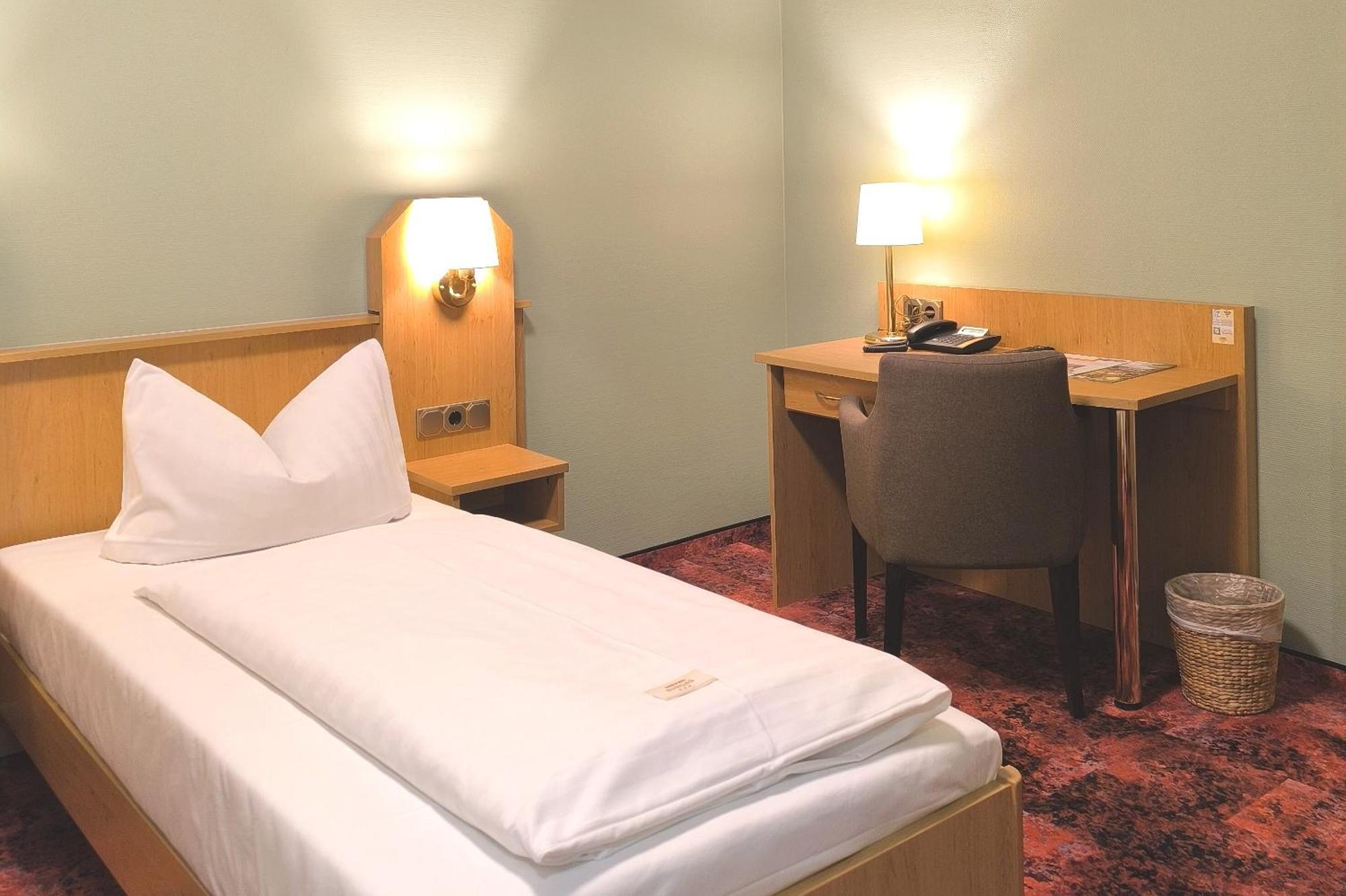 Hotel Burgas Stassfurt Εξωτερικό φωτογραφία