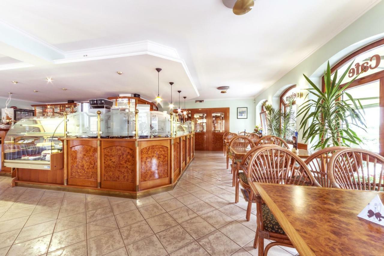Hotel Burgas Stassfurt Εξωτερικό φωτογραφία